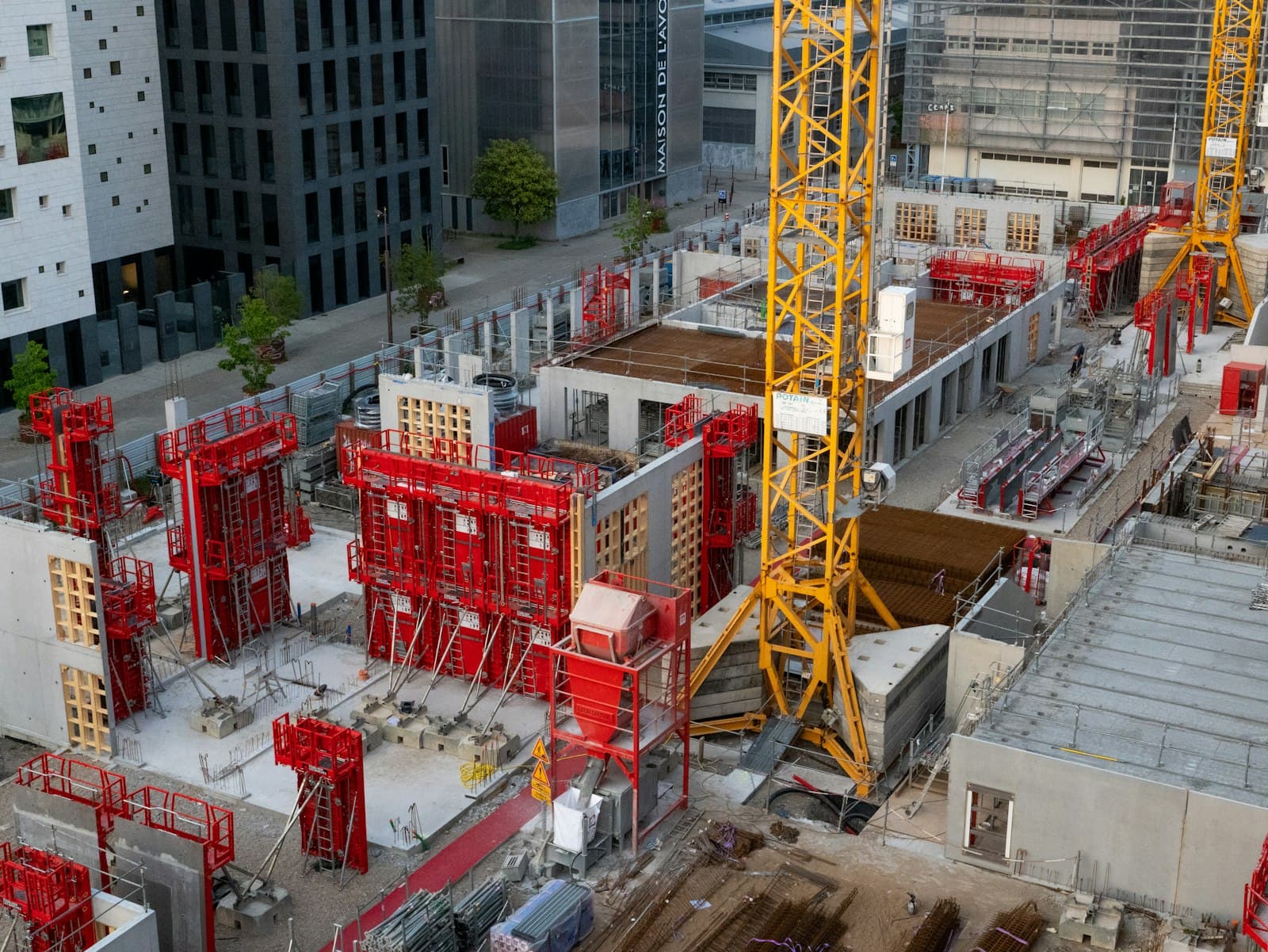Chantier de construction avec grue